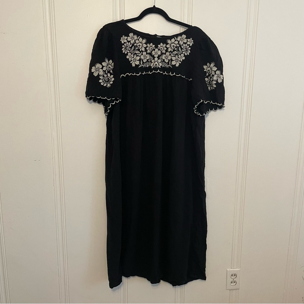 XL Black Old Navy Embroidered Dress